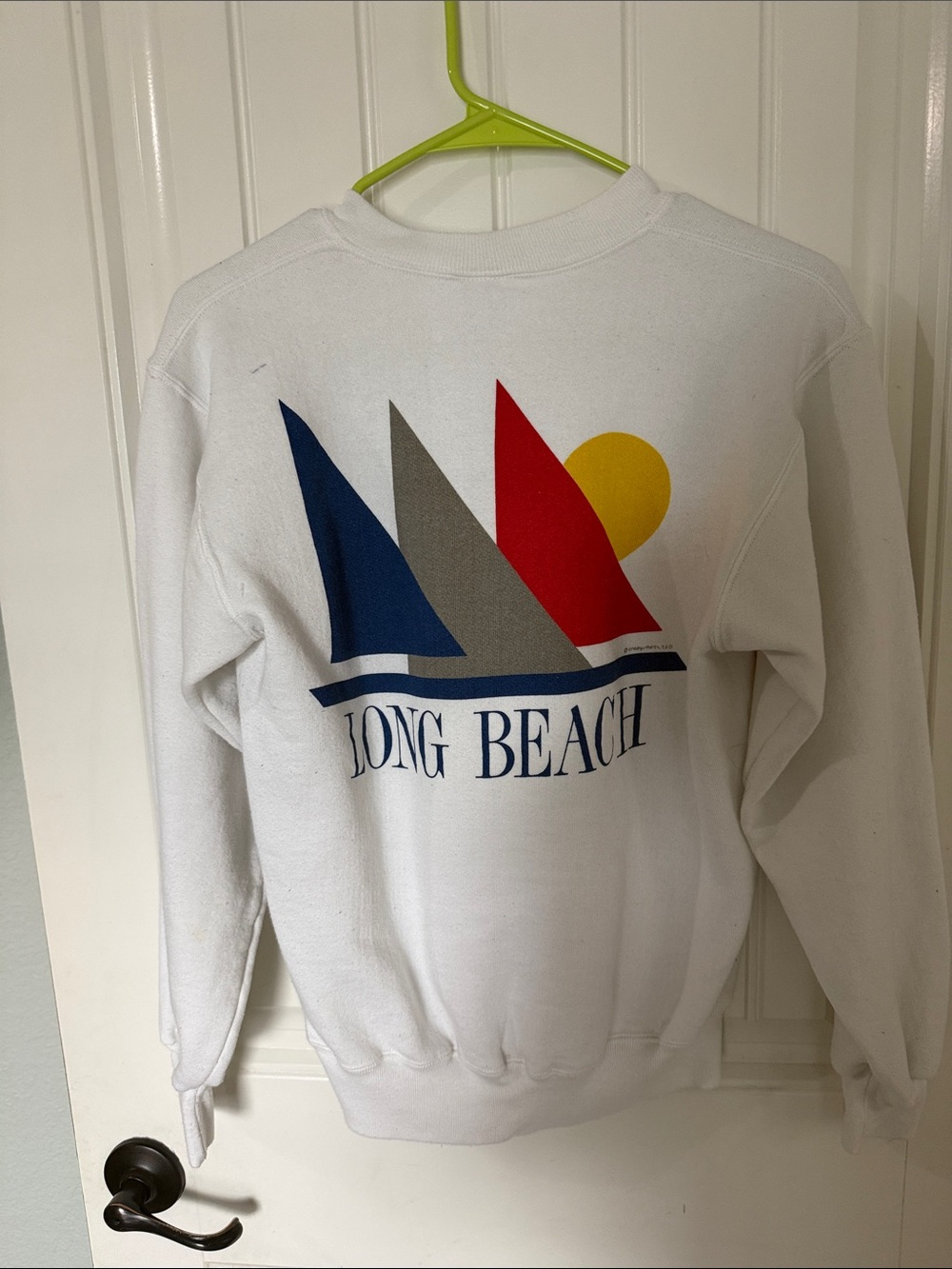 Long Beach White Graphic Sweatshirt with Multicolor Sailboat VINTAGE